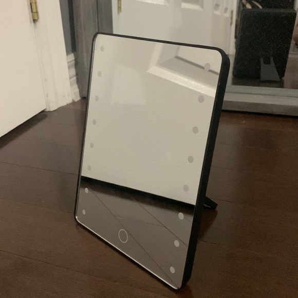 Light up face mirror - Picture 2 of 4